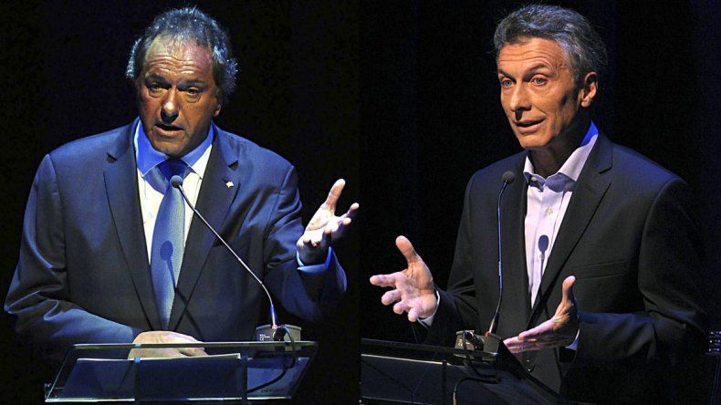 Daniel Scioli y Mauricio Macri durante el debate que protagonizaron hace siete días en la Facultad de Derecho de la Universidad de Buenos Aires.